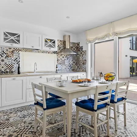 Del Mar Villa